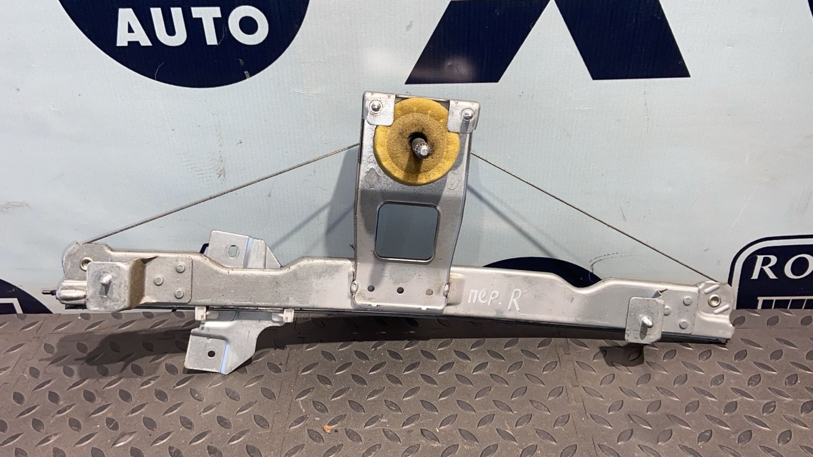 Стеклоподъемник передний правый Renault Sandero 2009-2014