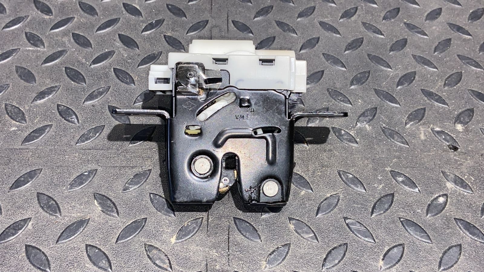 Замок двери багажника Renault Megane/2 2002-2009