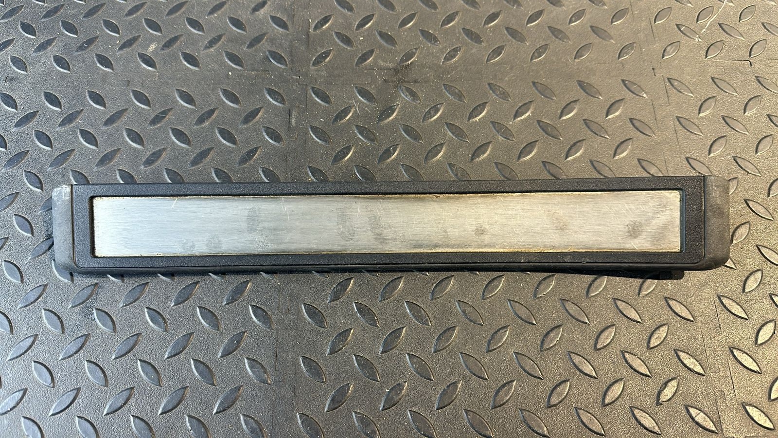 Накладка порога задняя левая Mercedes E/W211 2002-2009