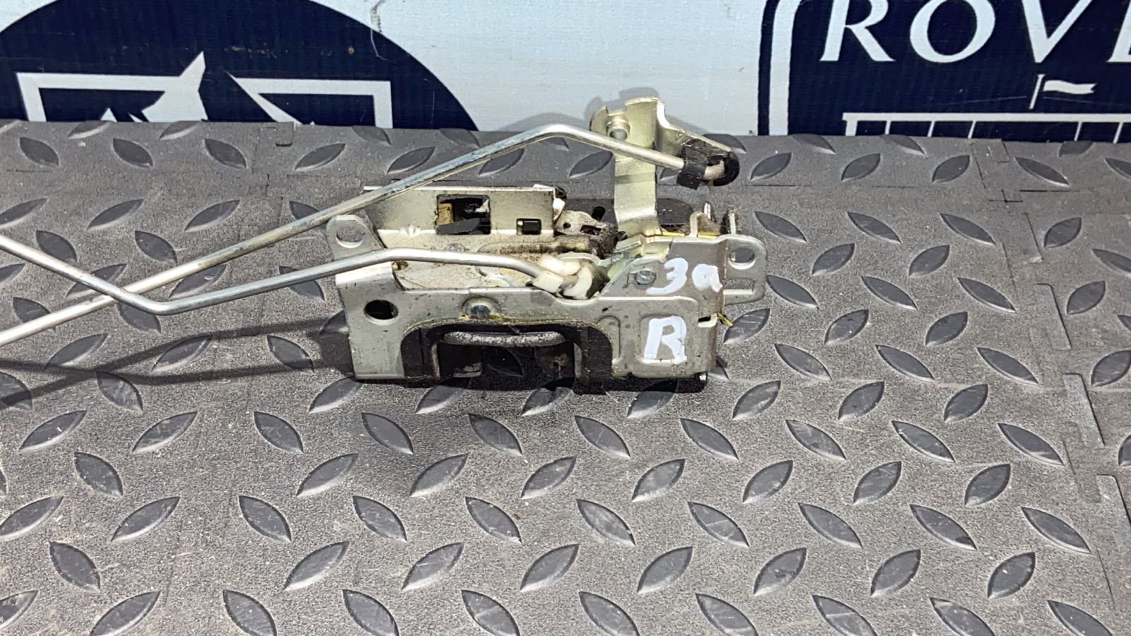 Замок двери задний правый Renault Sandero 2009-2014