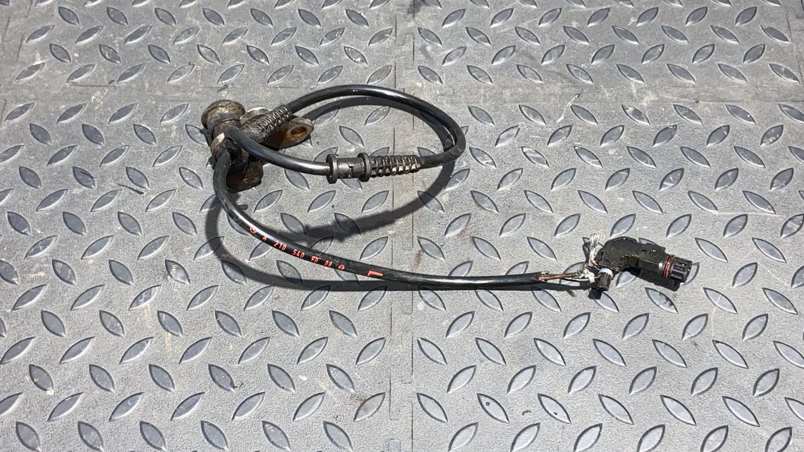 Датчик ABS передний левый Mercedes E/W210 1995-2003