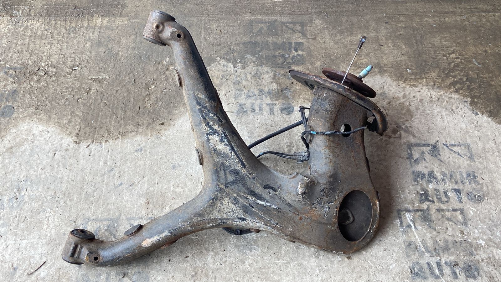 Кулак поворотный задний левый Mercedes Vito/W639 2003-2014