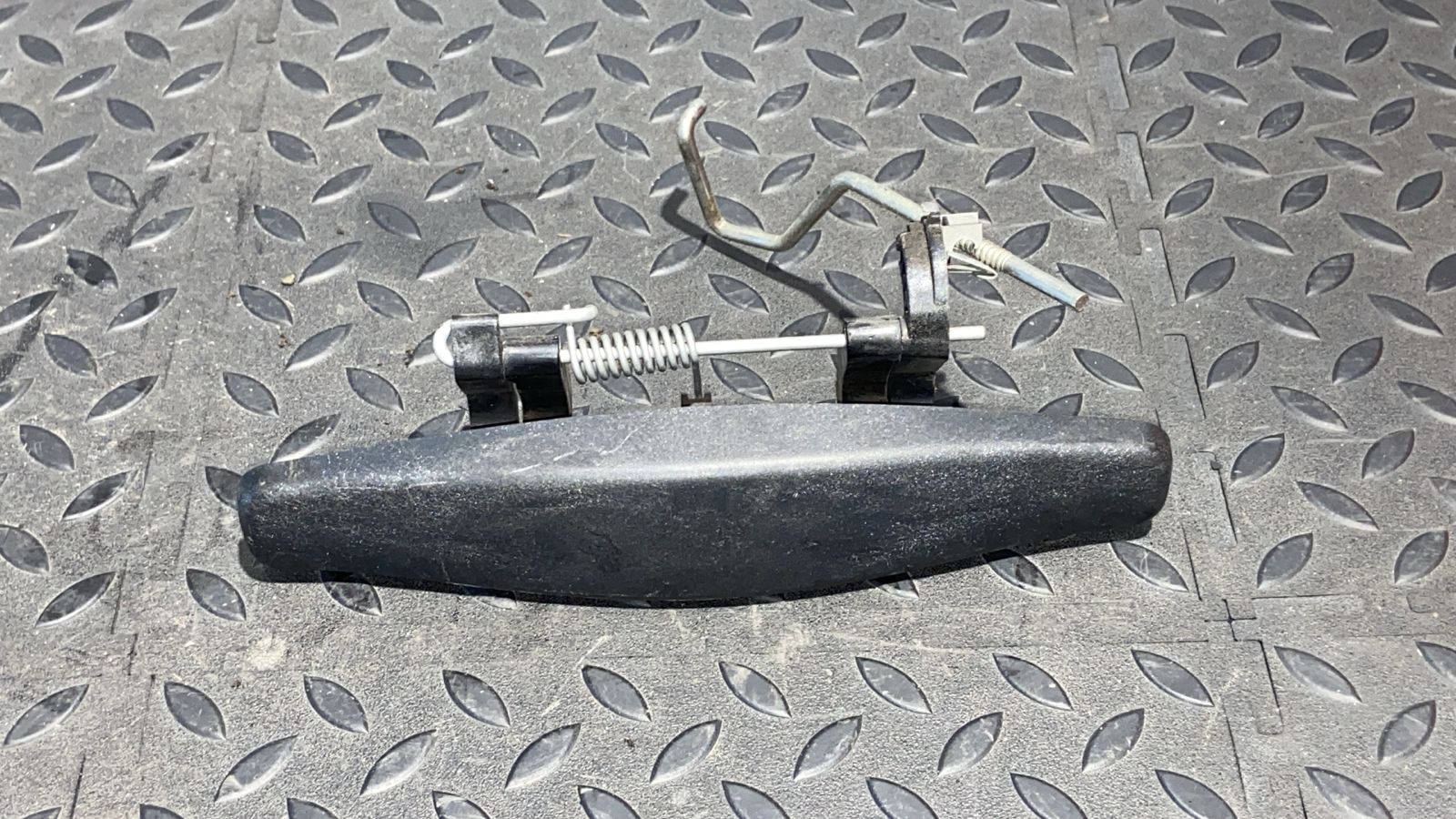 Ручка двери задняя левая Renault Sandero 2009-2014