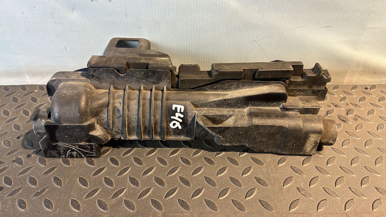 Кронштейн радиатора правый BMW 3/E46 1998-2007