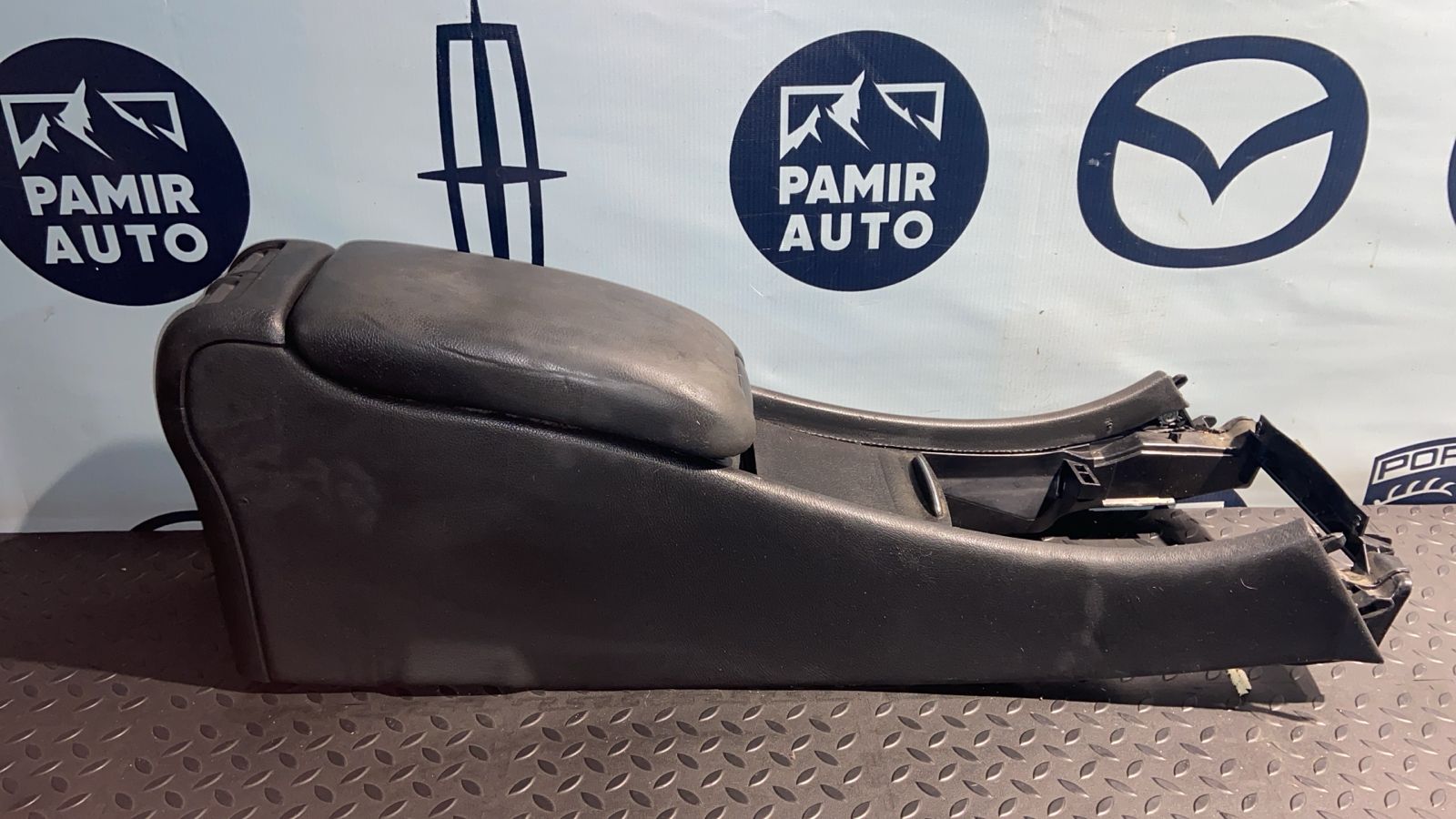 Консоль (Подлокотник) Mercedes C/W203 2000-2008