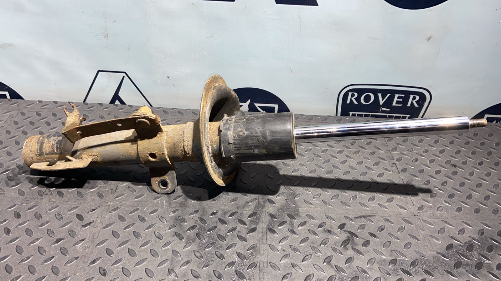 Амортизатор передний правый Ford Transit 2006-2013