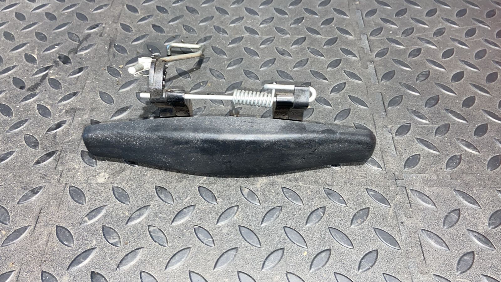 Ручка двери задняя правая Renault Sandero 2009-2014