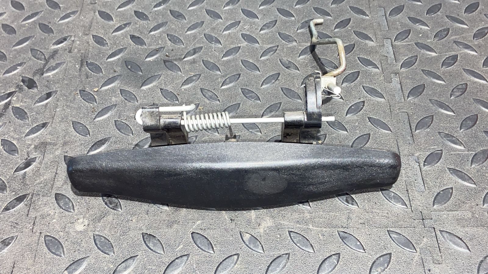 Ручка двери передняя левая Renault Sandero 2009-2014