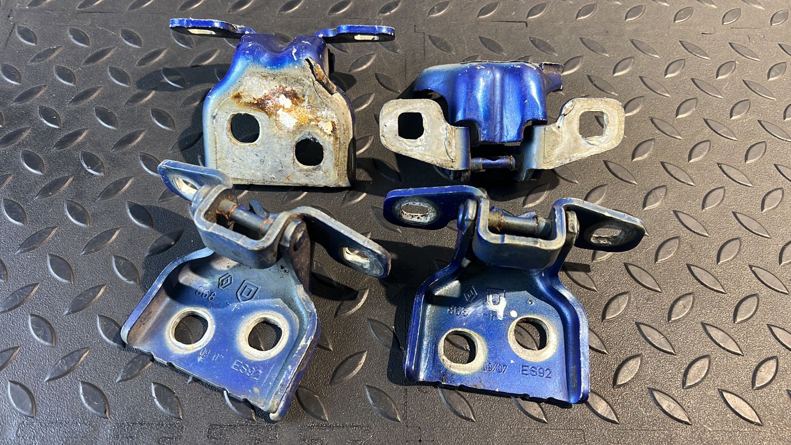 Петля двери Renault Logan 2004-2015