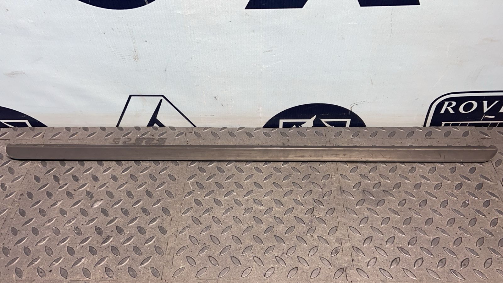 Уплотнитель двери передний левый Renault Sandero 2009-2014