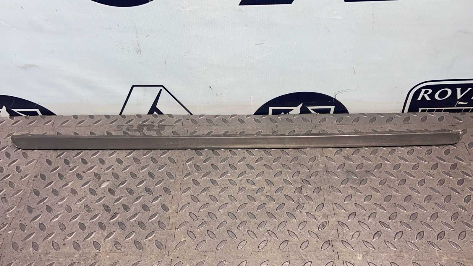 Уплотнитель двери передний правый Renault Sandero 2009-2014