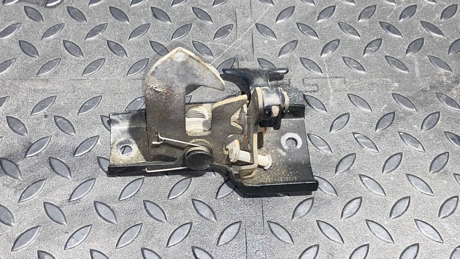 Замок капота Mercedes E/W211 2002-2009