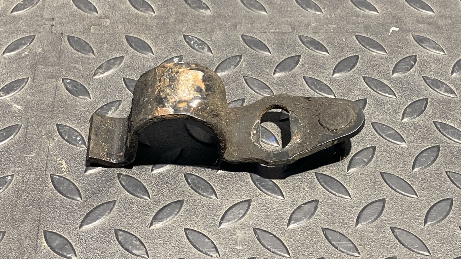 Кронштейн крепления стабилизатора передний Renault Logan 2004-2015