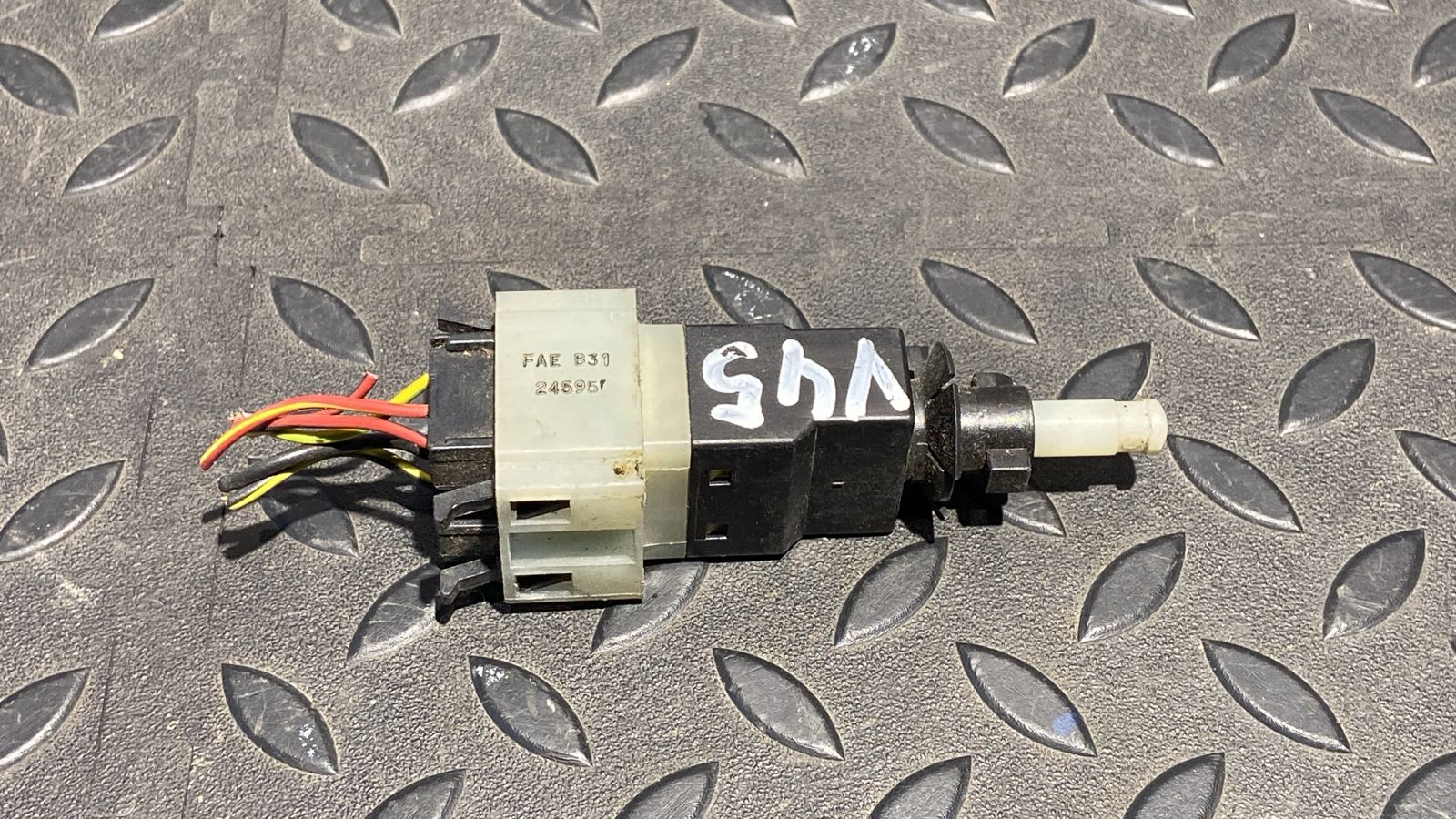 Датчик включения стопсигнала Mercedes E/W210 1995-2003