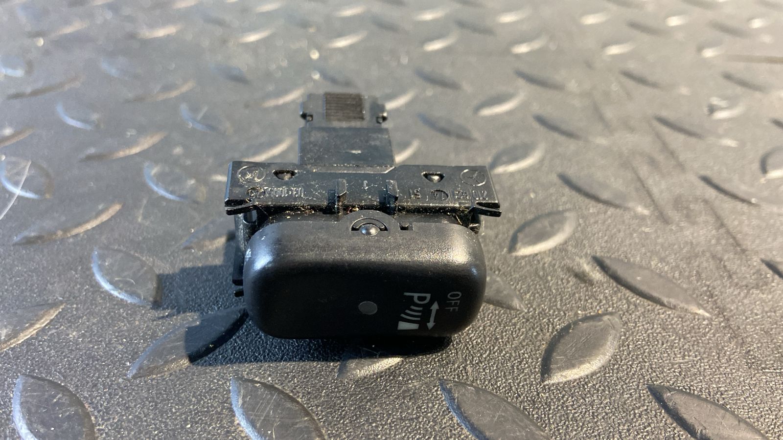 Кнопка отключения парктроника Mercedes E/W210 1995-2003