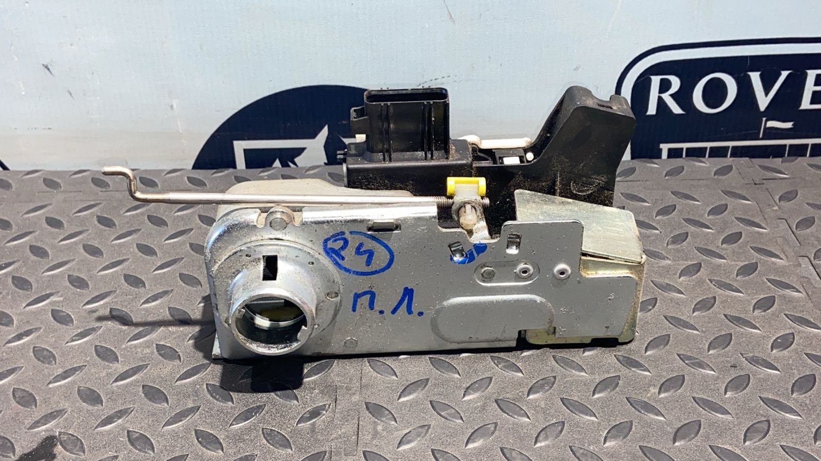 Замок двери передний левый Ford Transit 2006-2013