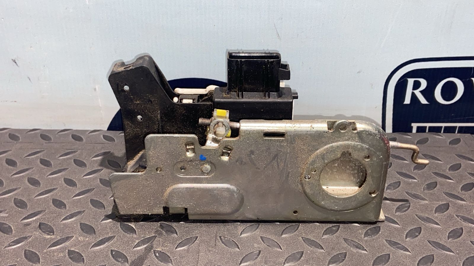 Замок двери передний правый Ford Transit 2006-2013