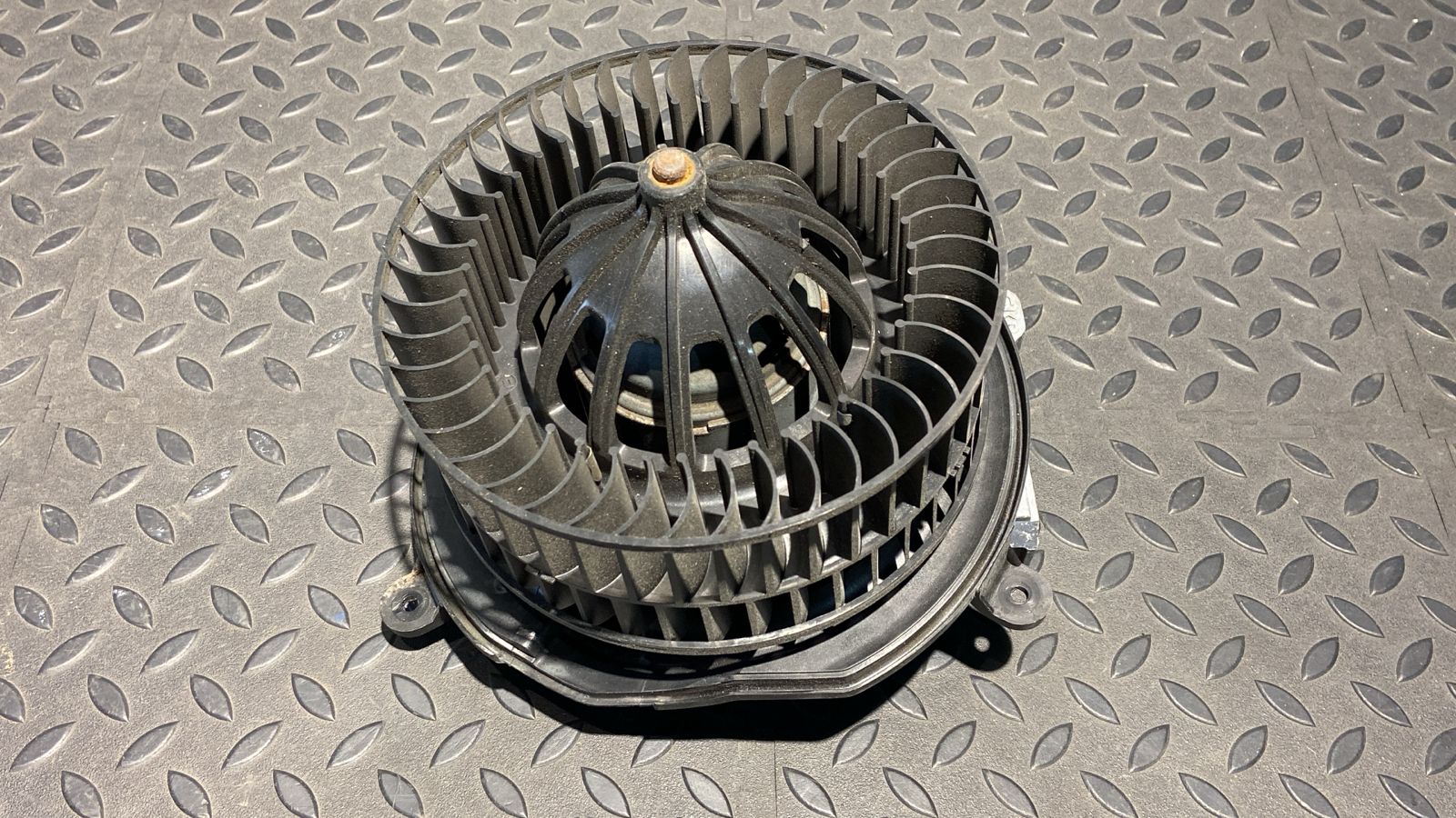 Моторчик отопителя Mercedes E/W211 2002-2009