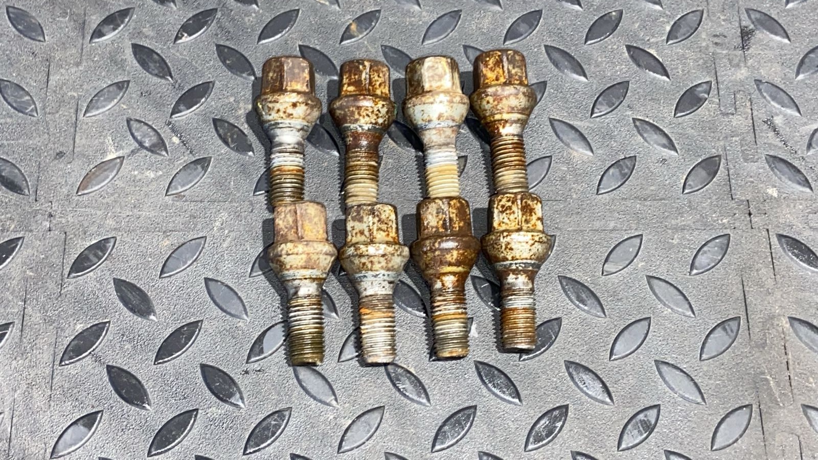 Болт колесный Renault Logan 2004-2015