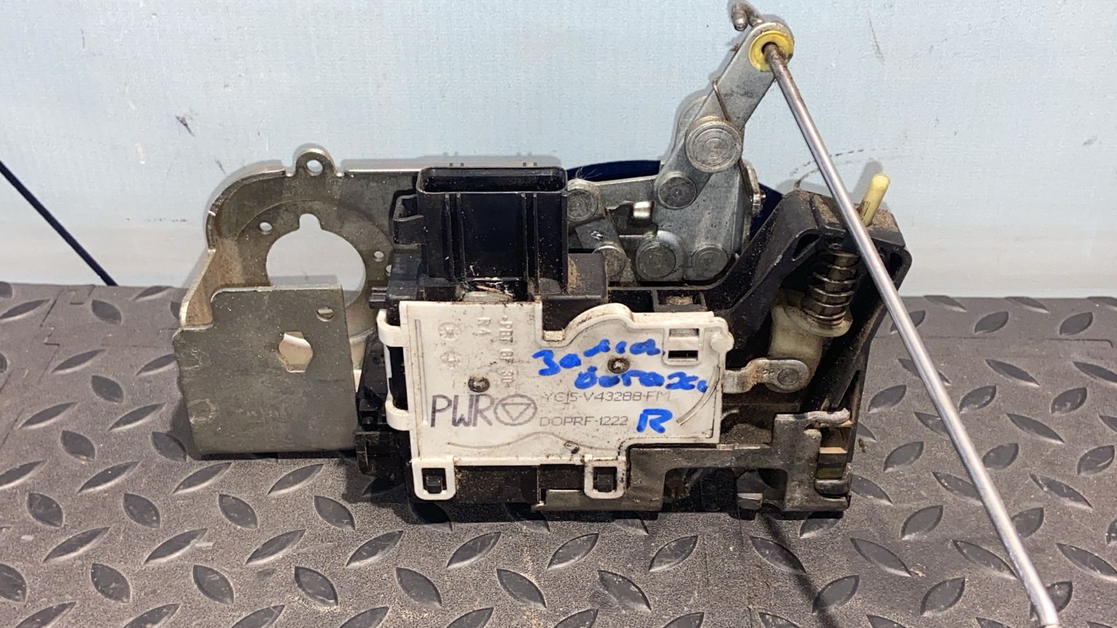 Замок двери багажника правый Ford Transit 2006-2013