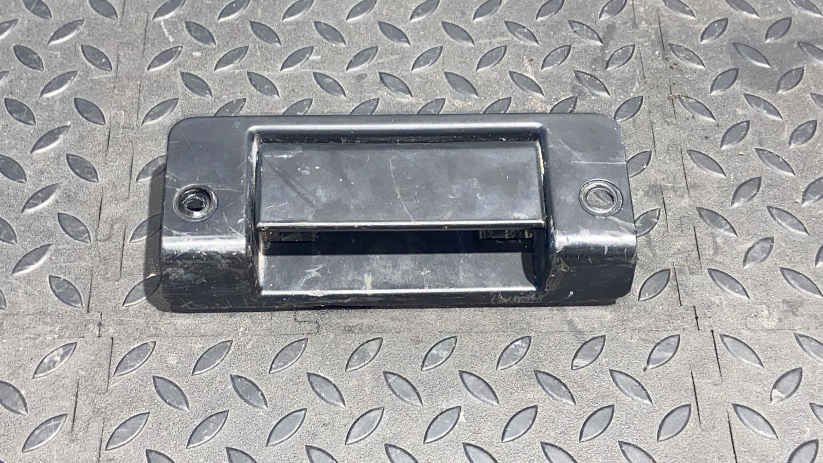 Ручка двери багажника левая Ford Transit 2006-2013