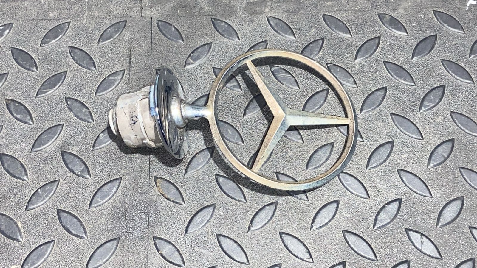 Эмблема Mercedes E/W211 2002-2009