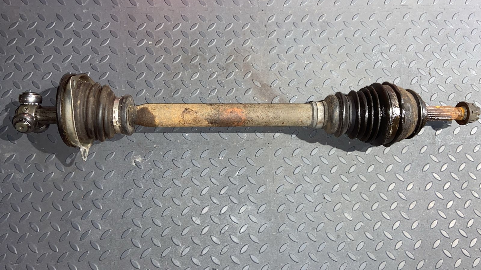 Полуось передняя левая Renault Logan 2004-2015