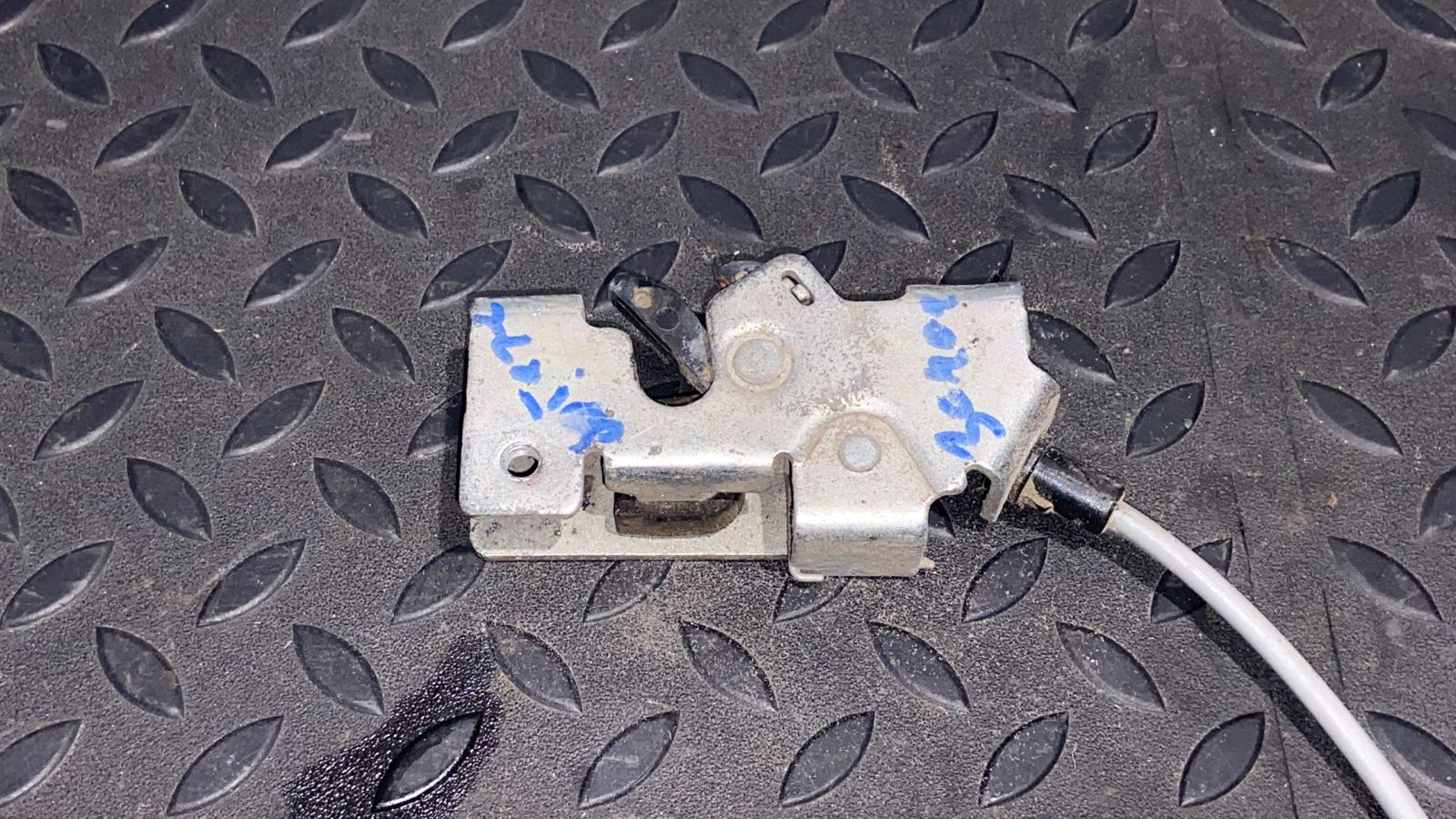 Замок двери багажника правый Ford Transit 2006-2013