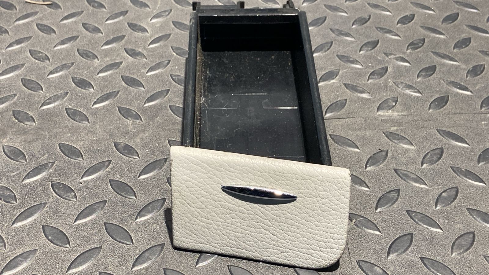 Пепельница Mercedes E/W211 2002-2009