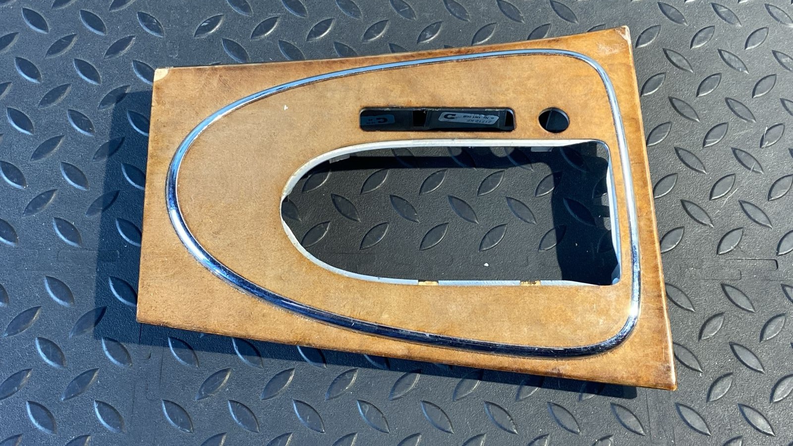 Накладка на кулису АКПП Mercedes E/W211 2002-2009