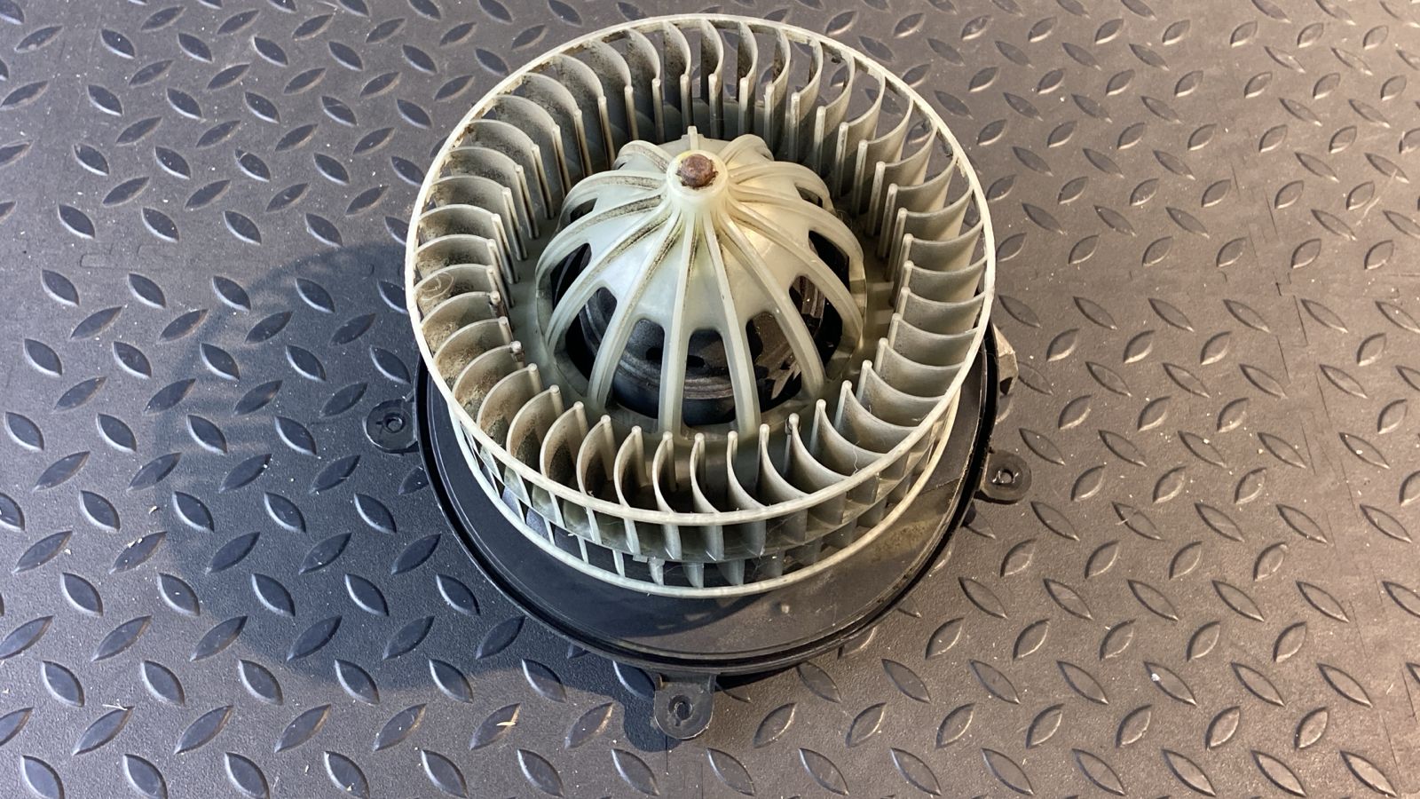 Моторчик отопителя Mercedes E/W211 2002-2009