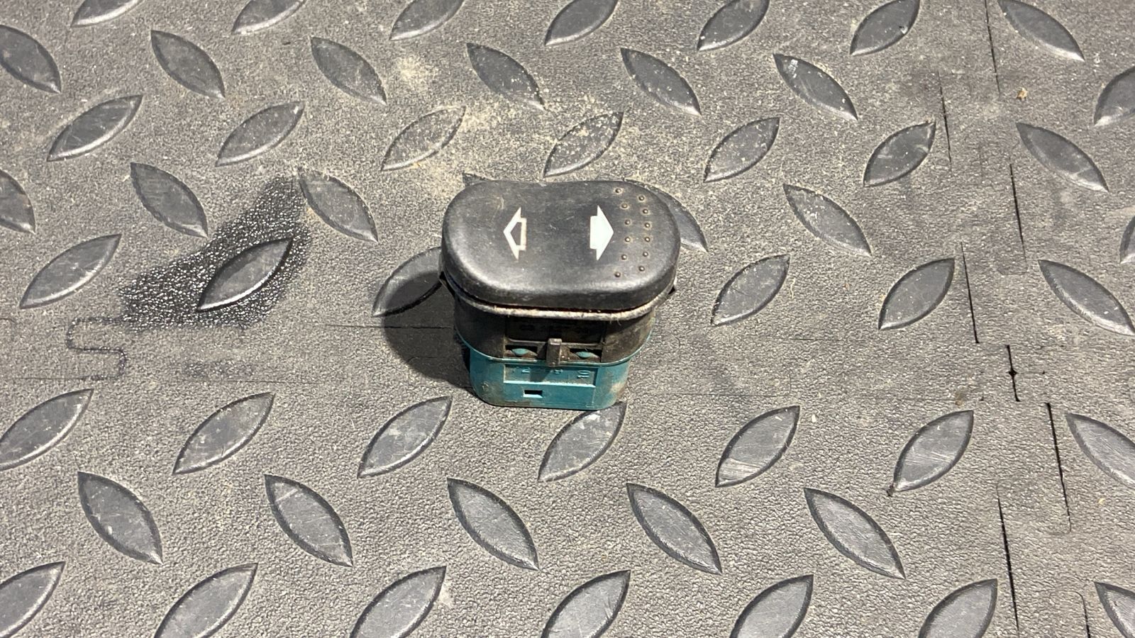 Кнопка стеклоподъемника передняя правая Ford Transit 2006-2013