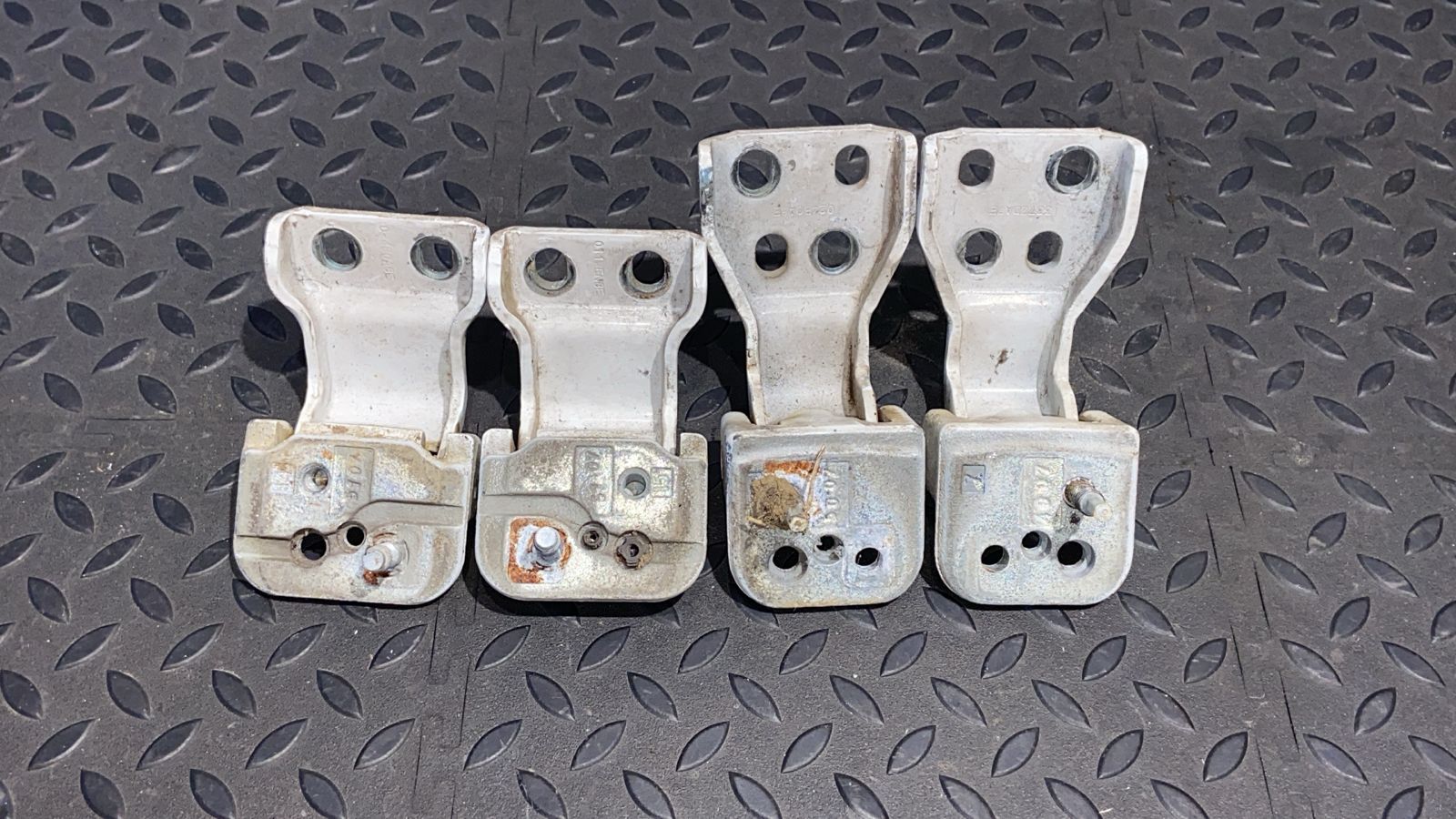 Петля двери багажника Ford Transit 2006-2013