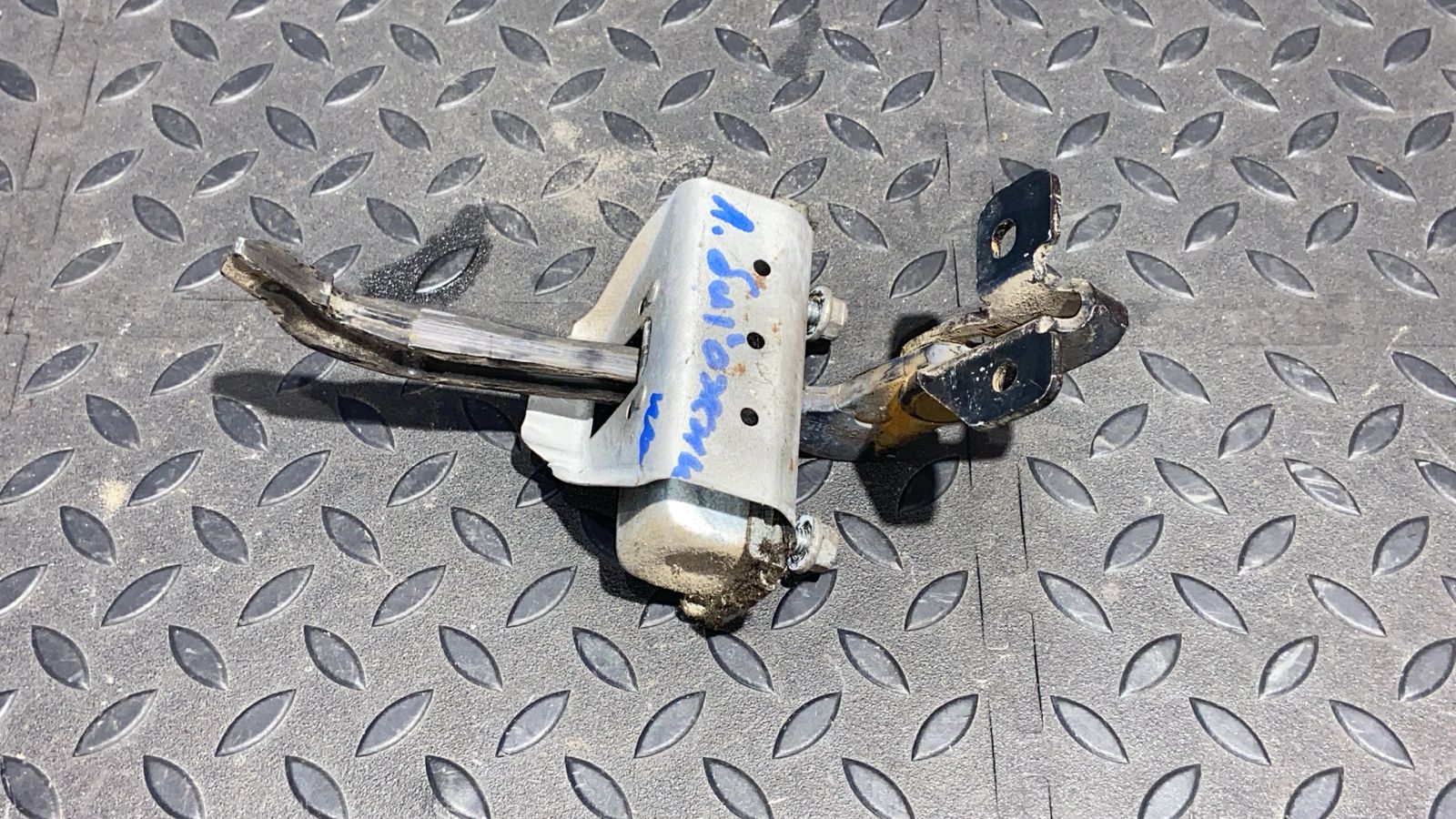 Ограничитель двери багажника левый Ford Transit 2006-2013