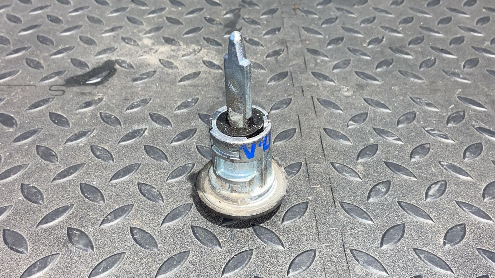 Личинка замка двери передняя левая Ford Transit 2006-2013