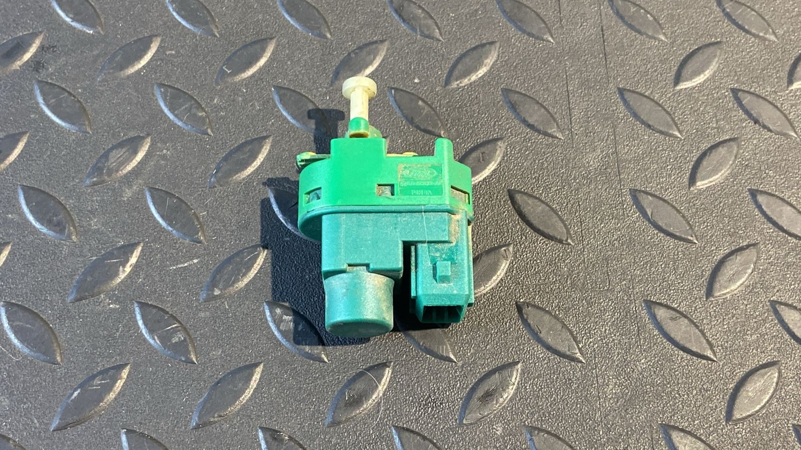 Датчик включения стопсигнала Ford Mondeo/3 2000-2007