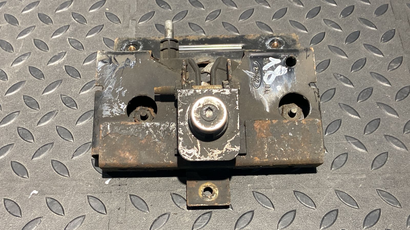 Замок капота Ford Transit 2000-2006