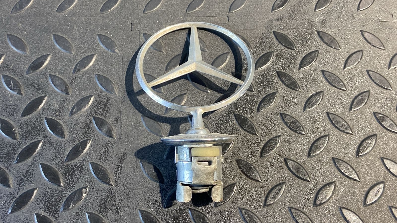 Эмблема Mercedes E/W211 2002-2009