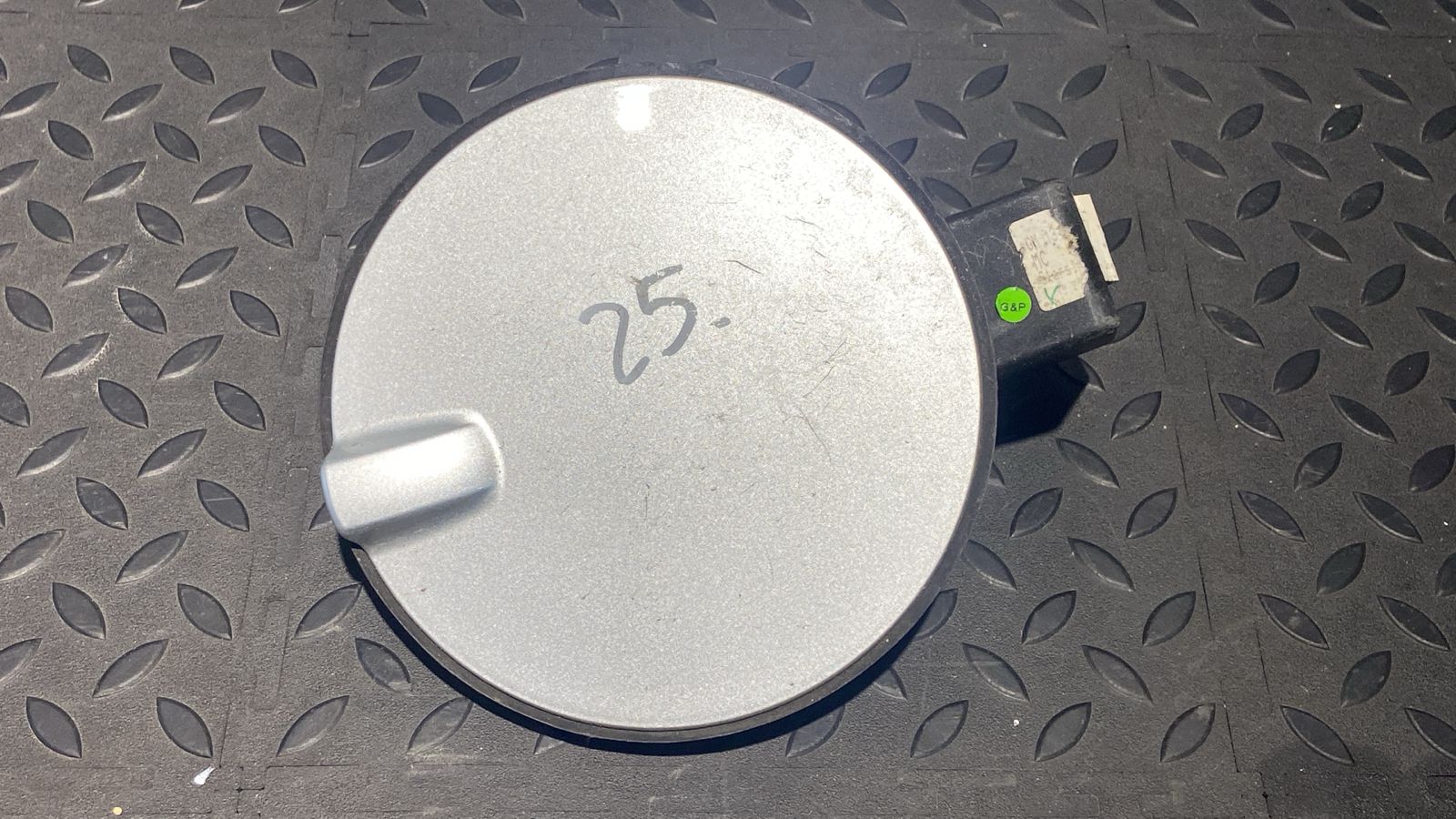 Лючок бензобака Opel Zafira/B 2005-2014