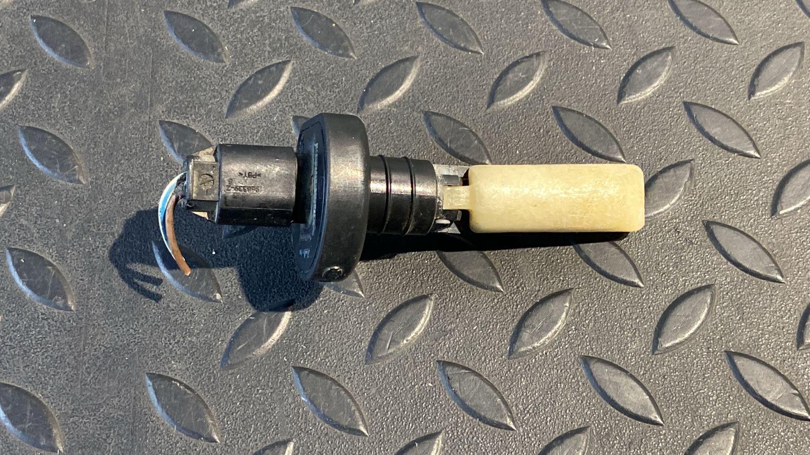 Датчик уровня бачка омывателя Mercedes E/W211 2002-2009