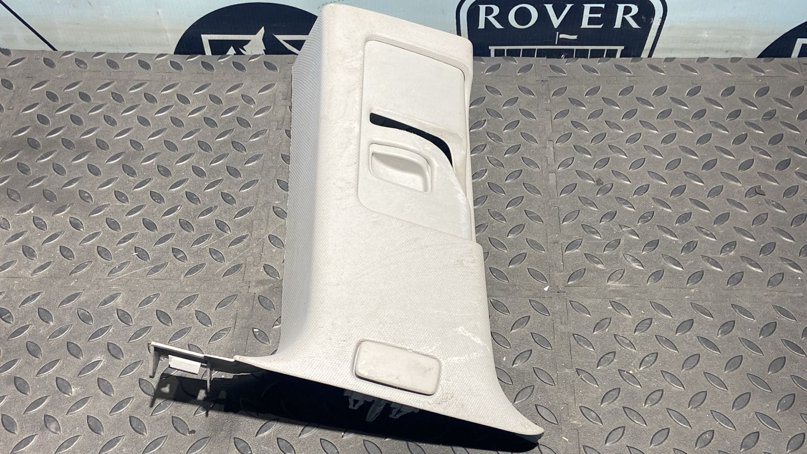 Обшивка стойки задняя правая Opel Zafira/B 2005-2014