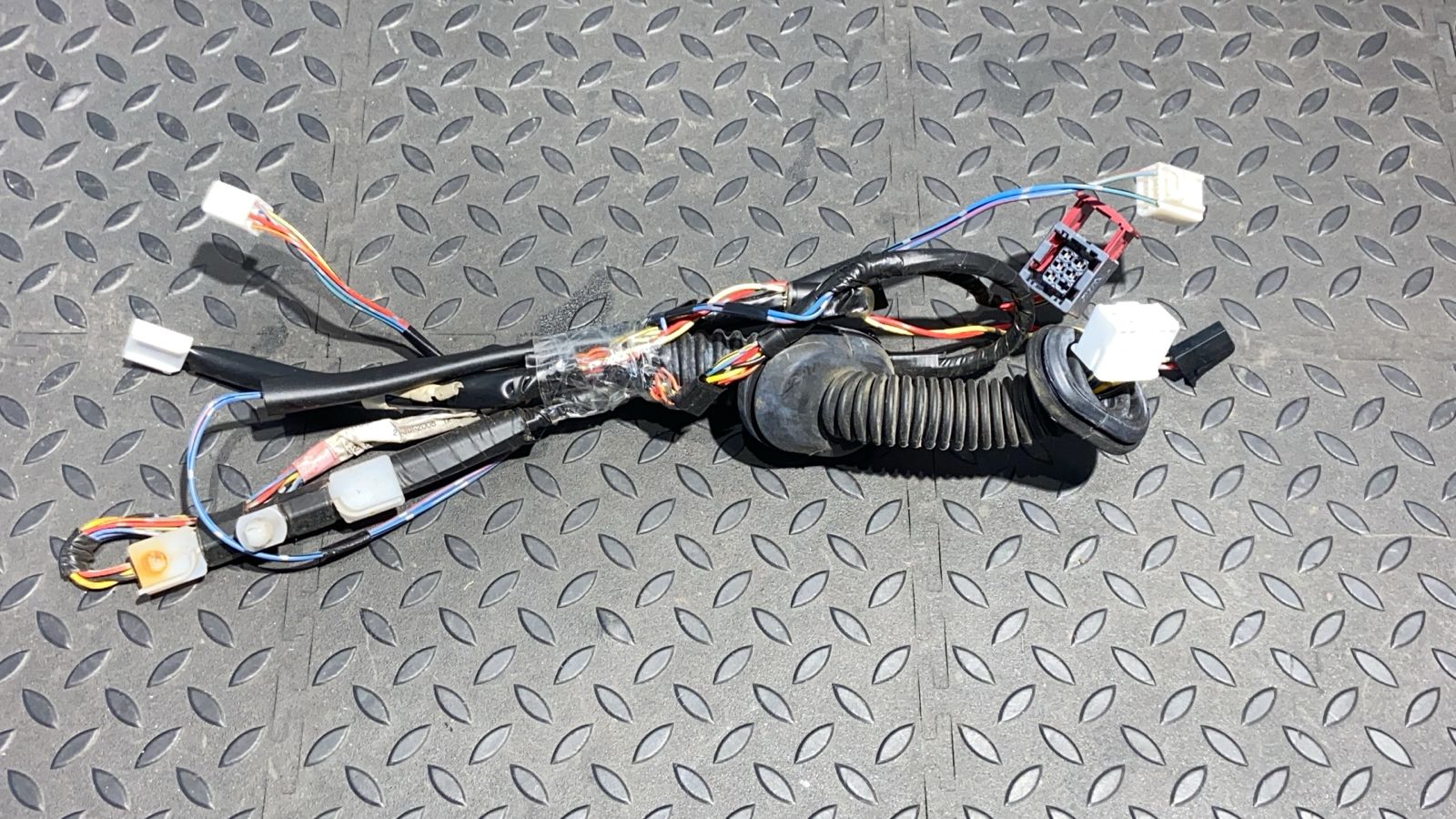 Проводка двери задняя левая Toyota Avensis/2 2003-2009