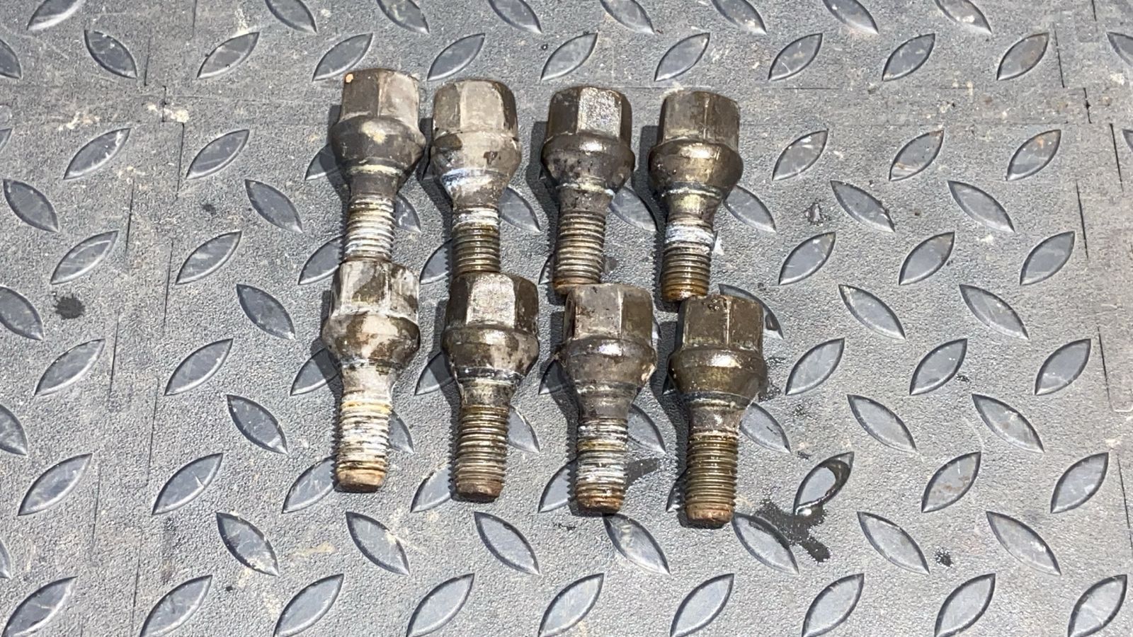 Болт колесный Renault Megane/2 2002-2009