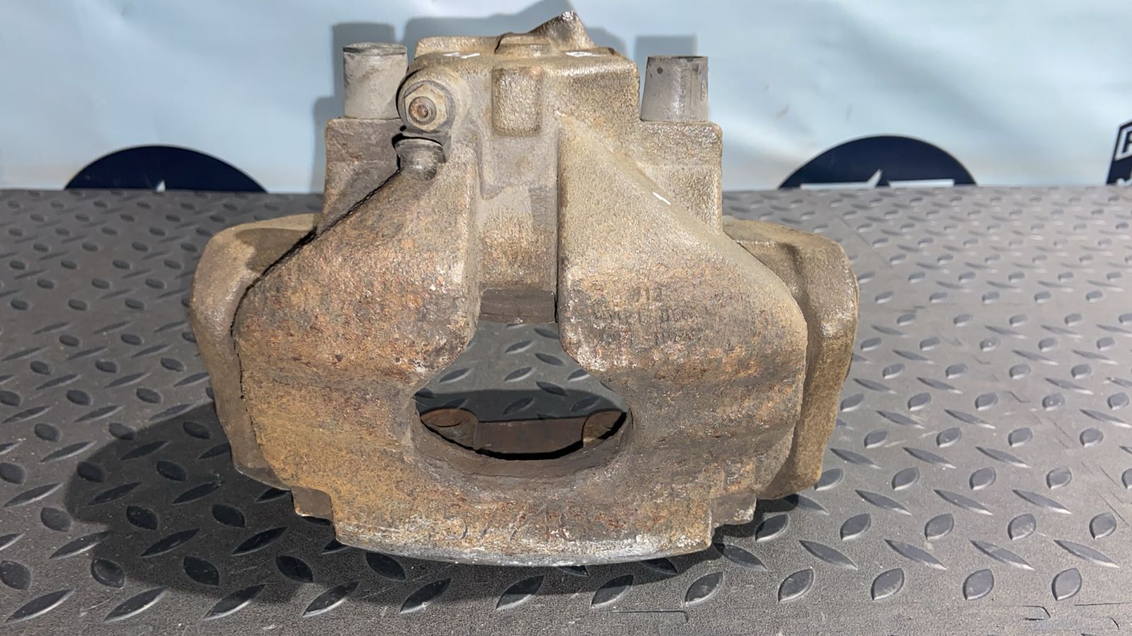 Суппорт передний левый Ford Galaxy 1995-2006