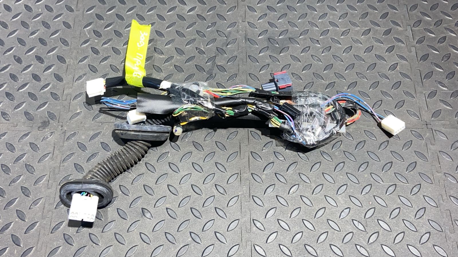 Проводка двери задняя правая Toyota Avensis/2 2003-2009