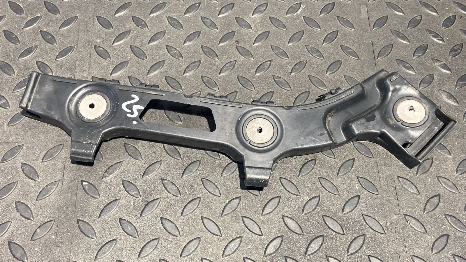 Кронштейн бампера задний правый Opel Zafira/B 2005-2014