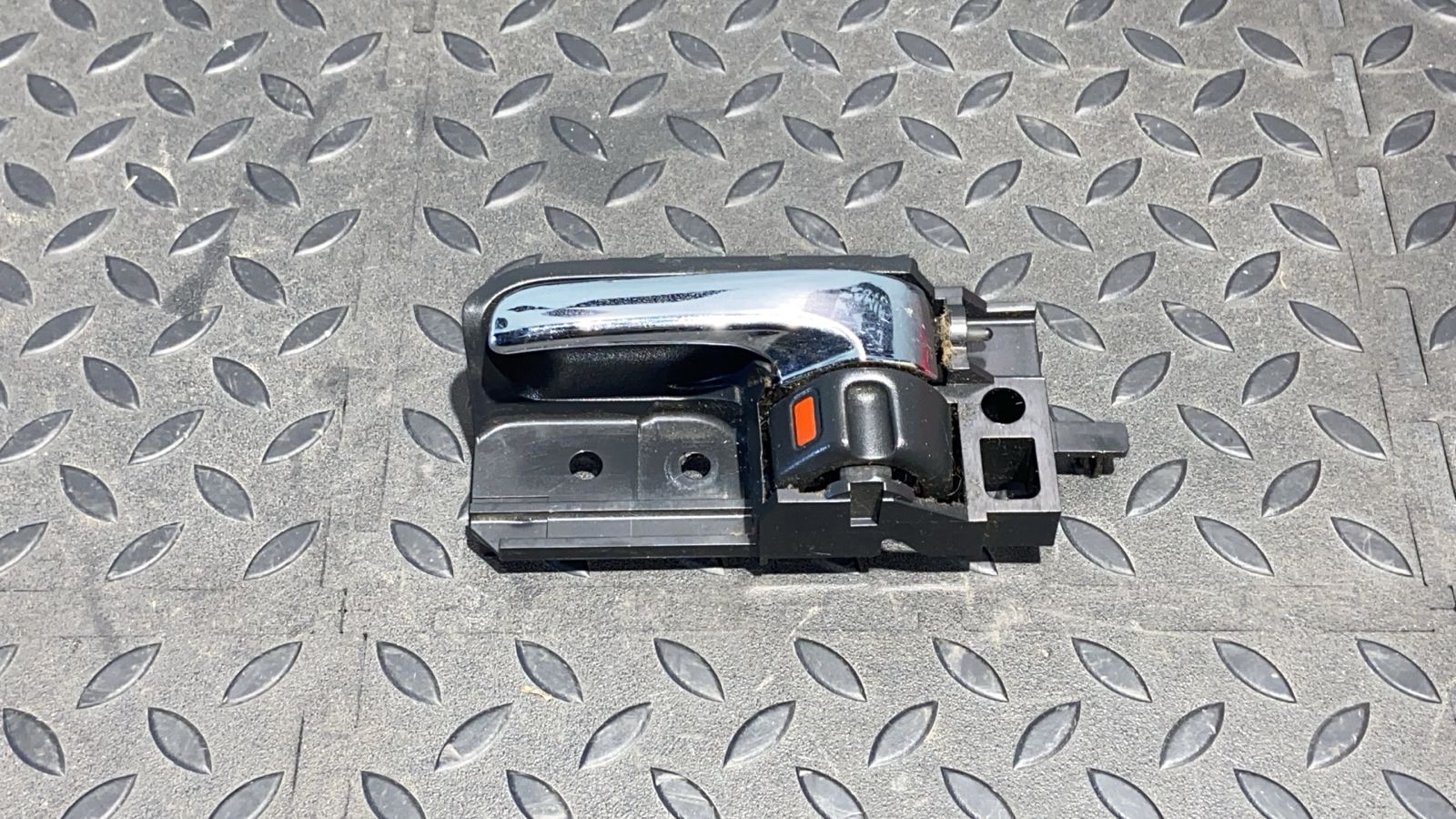 Ручка двери задняя левая Toyota Avensis/2 2003-2009