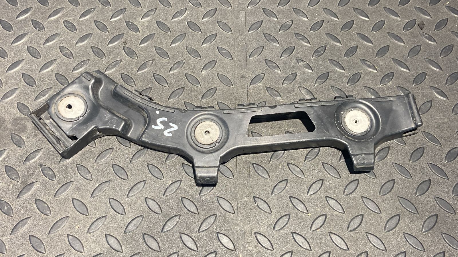 Кронштейн бампера задний левый Opel Zafira/B 2005-2014