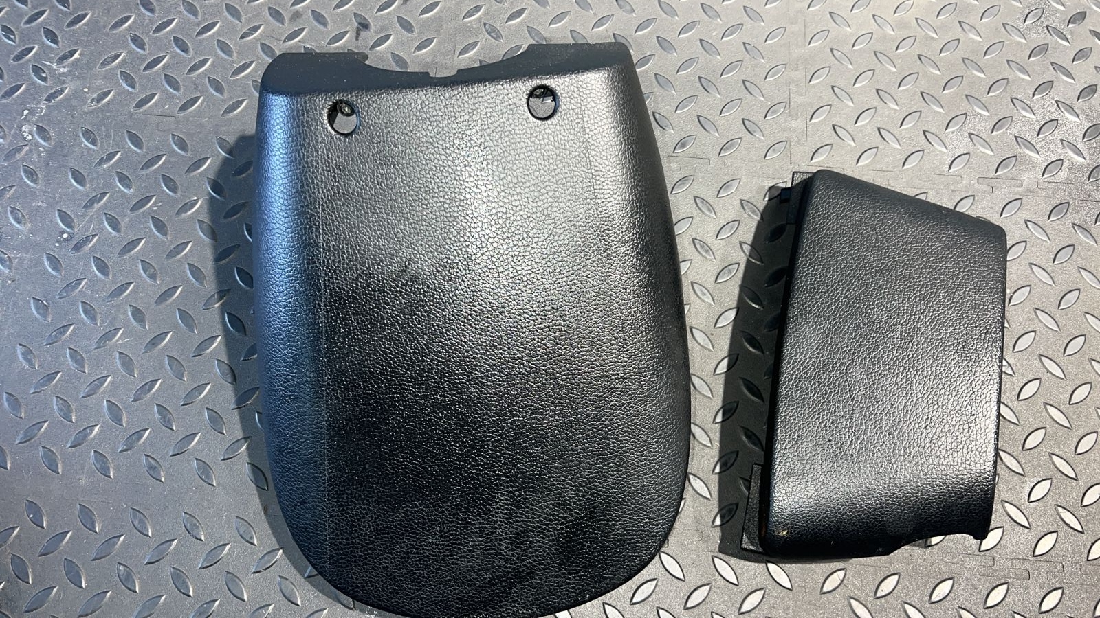 Кожух рулевой колонки Renault Logan 2004-2015