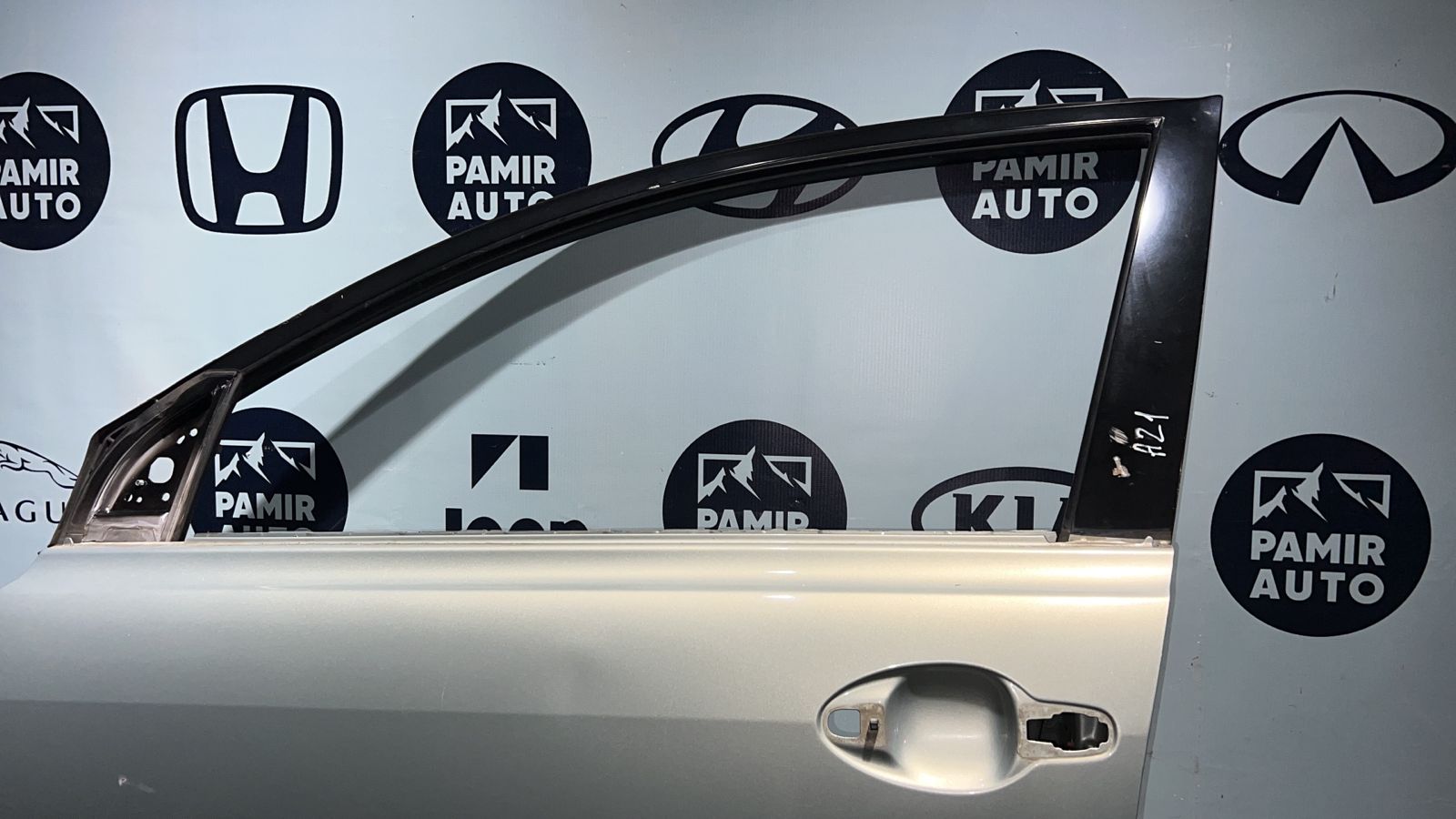 Дверь передняя левая Toyota Avensis/2 2003-2009